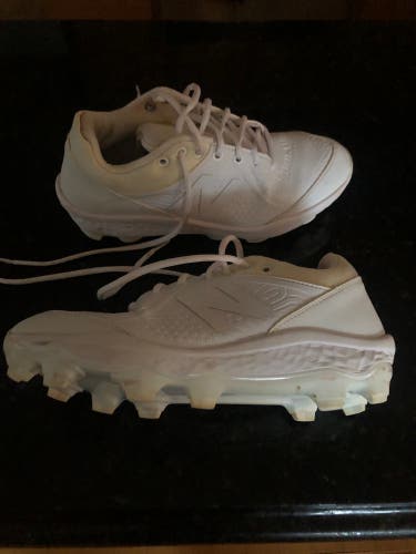 Men's Size 8.5 Low Top 3000v5