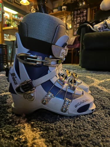 Used Women's Scarpa Alpine Touring Diva Ski Boots