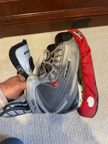 Used Bauer Extra Wide Width  Size 5 Vapor x30 Hockey Skates