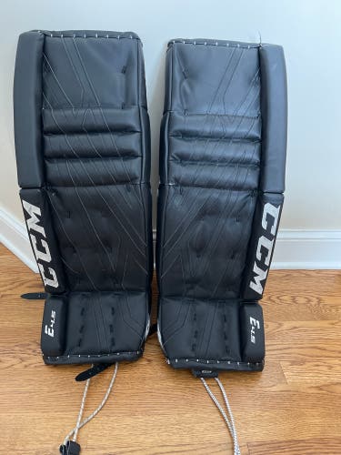 28" CCM Extreme Flex E4.5 Goalie Leg Pads