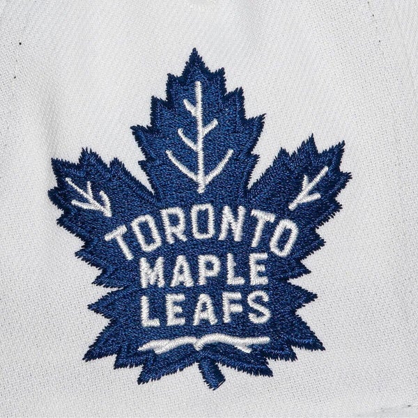 Toronto Maple Leafs Mitchell & Ness Vintage Sharktooth Snapback Hat -  White/Blue