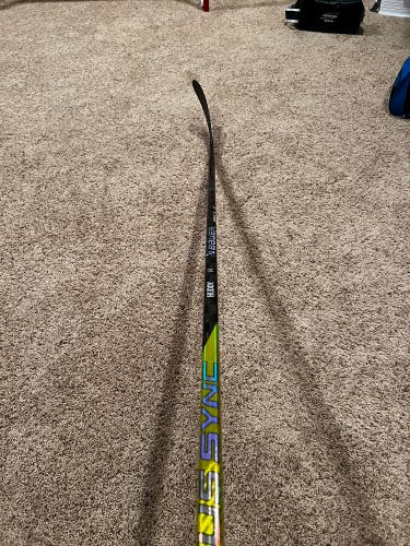 Senior Right Handed P28M Pro Stock Nexus Sync Hockey Stick