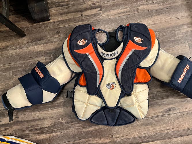 Used Large Vaughn  V3 7500 Goalie Chest Protector