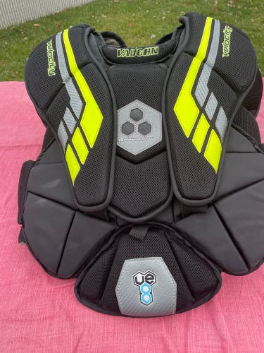 Used XL Vaughn Velocity VE8 Int Goalie Chest Protector