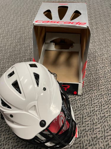 Cascade White CPX-R OSFA (one size fits all) lacrosse helmet