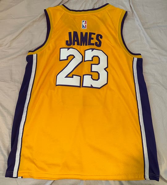 Los Angeles Lakers Lebron James jersey 23 size 50/Large 