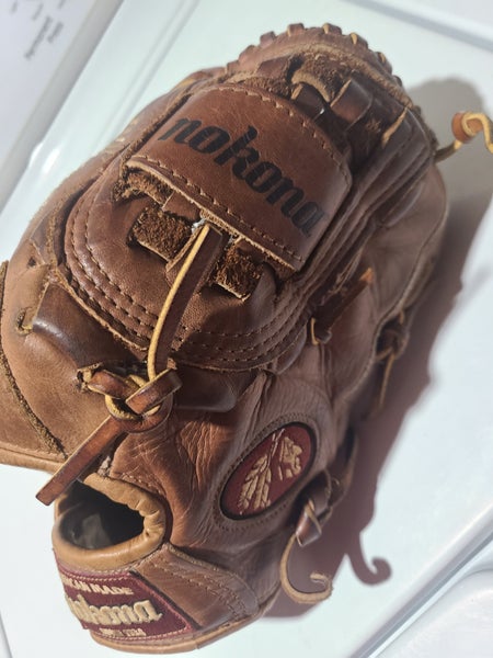 Used Right Hand Throw Nokona Pitcher's Wb1200 Baseball Glove 12"