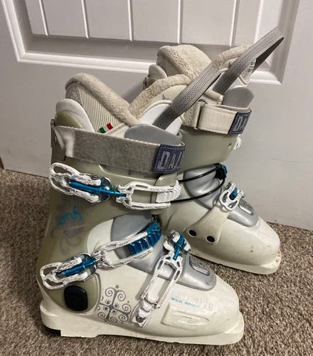 Dalbello Lotus Krypton Girl’s Ski Boots 22.5 / US 5.5