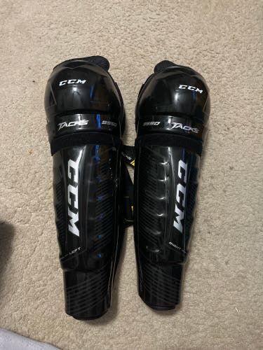 New CCM  Tacks 9550 Shin Pads
