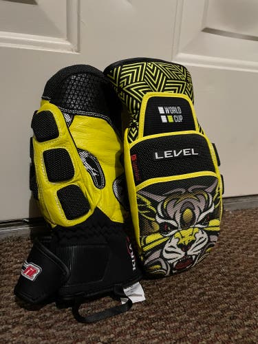 Black New Medium Level Gloves