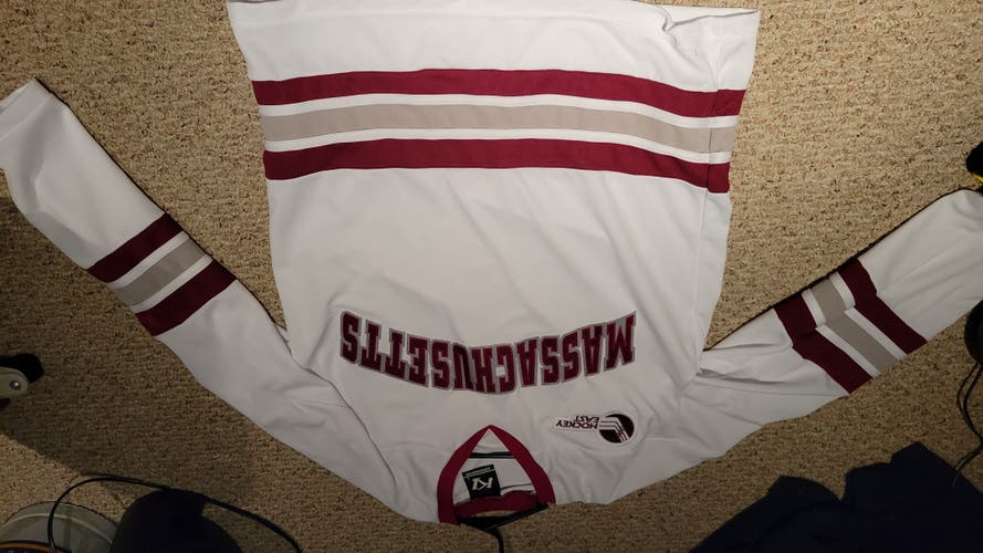 White New Large Men's K1 UMass Minutemen Jersey