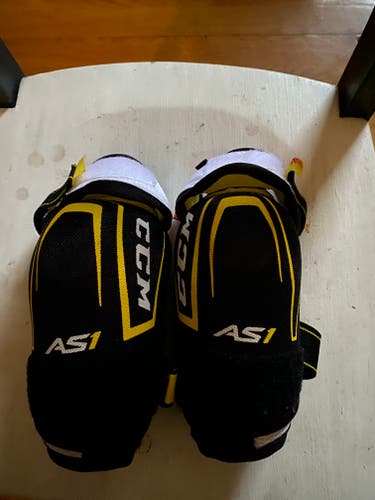Used Large CCM Super Tacks AS1 Elbow Pads