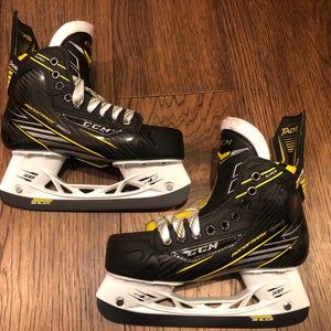 Junior New CCM Super Tacks Hockey Skates  Size 5D