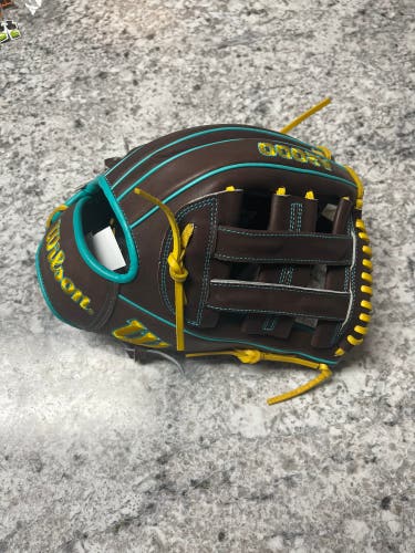 Wilson A2000 DW5 12.00 February 2022 Glove of the Month