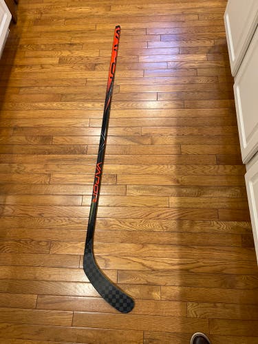 Senior Right Handed P92 S19 Vapor league Grip StuckHockey Stick
