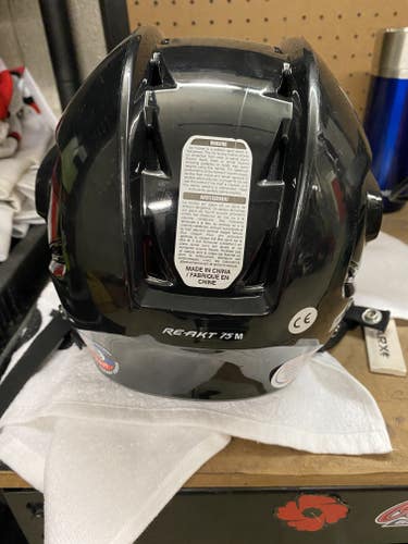 New Medium Bauer Re-Akt 75 Helmet