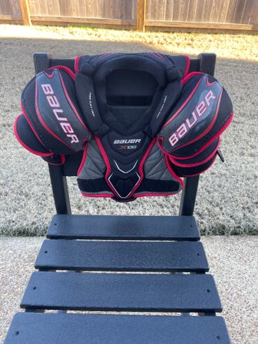 Junior Used Medium Bauer Vapor X100 Shoulder Pads