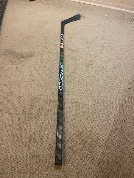 Senior Right Handed P28 JetSpeed FT5 Pro Hockey Stick