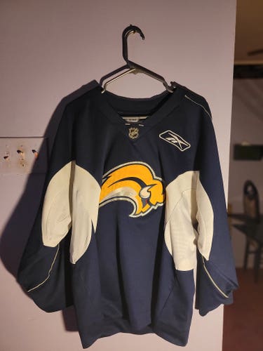 Reebok Buffalo Sabres Practice Jersey Navy Blue Size M