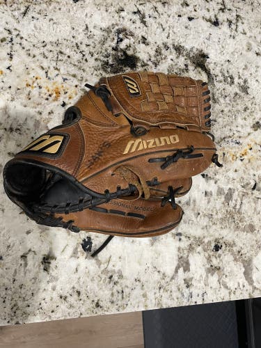 Pitcher's 12" Baseball Glove