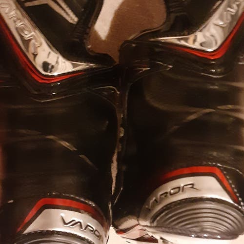 Senior Used Bauer Vapor X600 Hockey Skates Regular Width Size 8.5