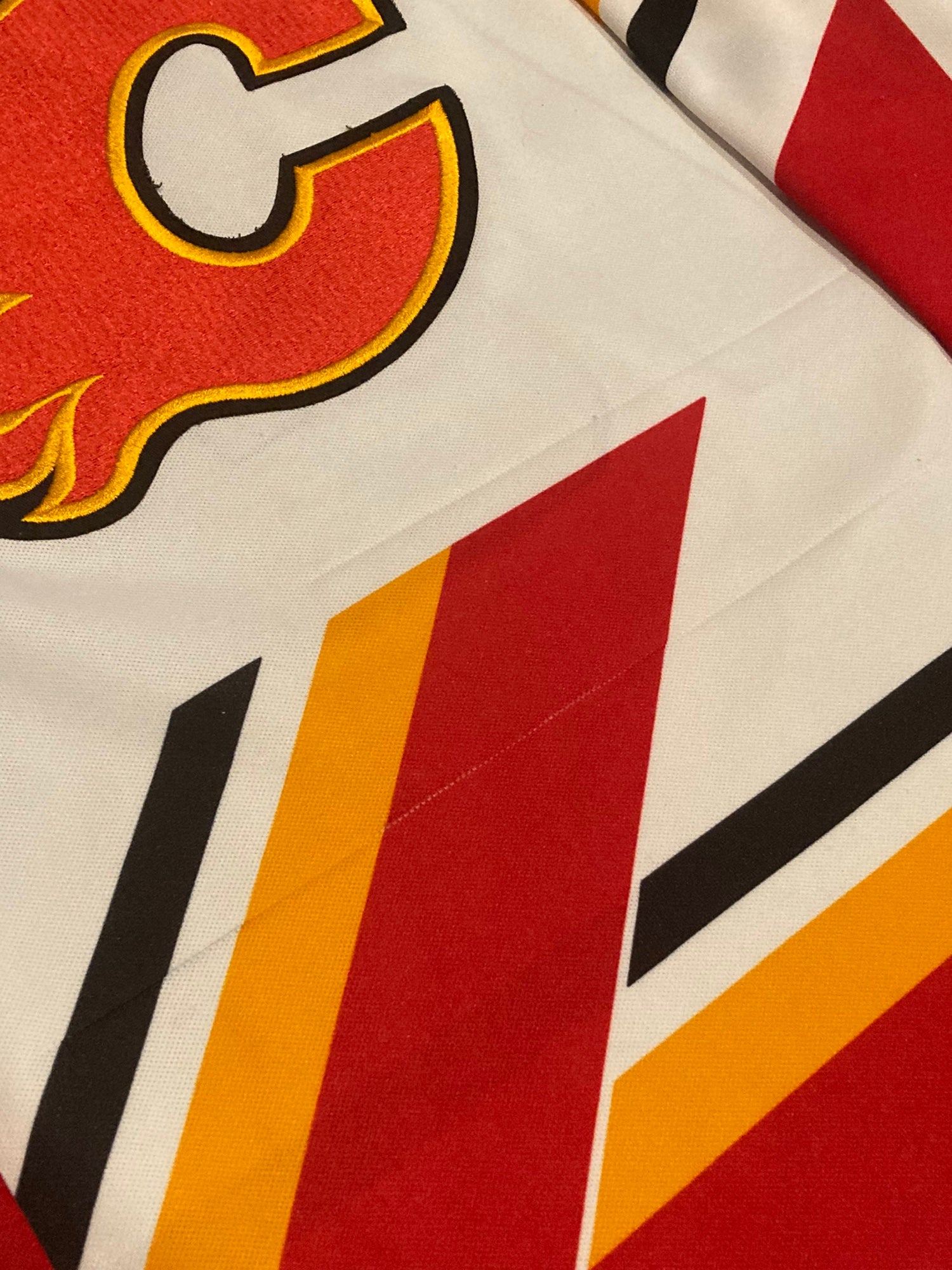Authentic Calgary Flames Jersey 48 Large CCM Pedestal New
