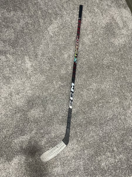 Senior Right Handed P28 JetSpeed FT5 Pro Hockey Stick