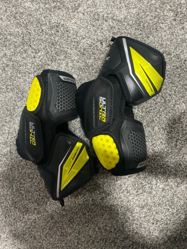 New Medium Bauer  Supreme Ultrasonic Elbow Pads