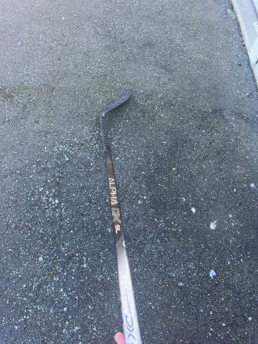 Senior Right Handed P28M Pro Stock Alpha DX Hockey Stick