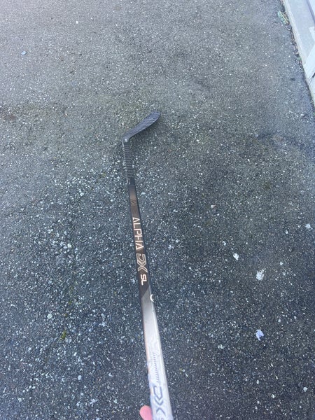Senior Right Handed P28M Pro Stock Alpha DX Hockey Stick