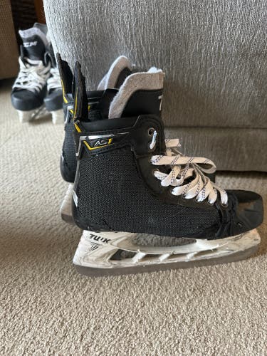 Used CCM Regular Width Size 7.5 Super Tacks AS1 Hockey Skates