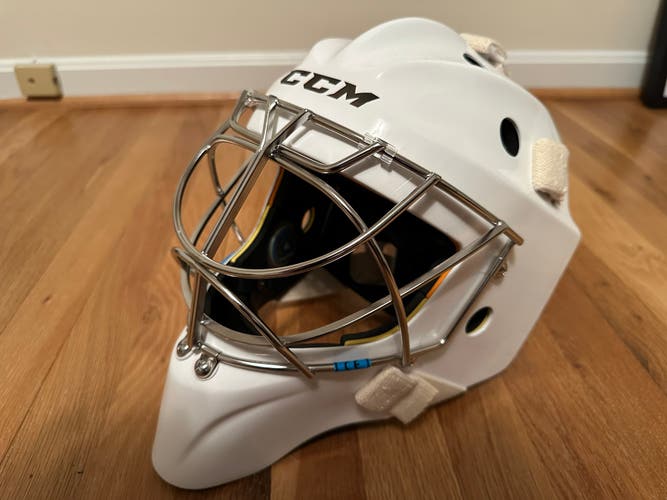 CCM Axis Pro Goalie Mask Senior Small White