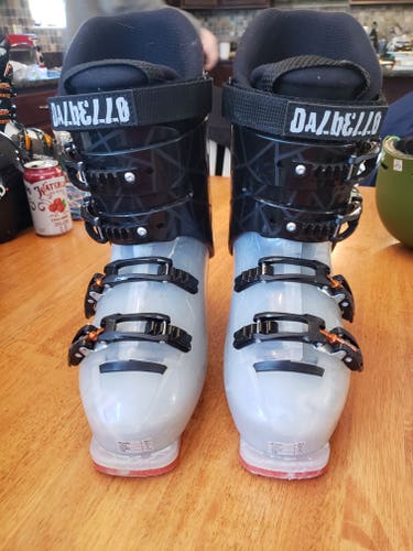 Used Unisex Dalbello All Mountain Menace 4 Ski Boots Soft Flex