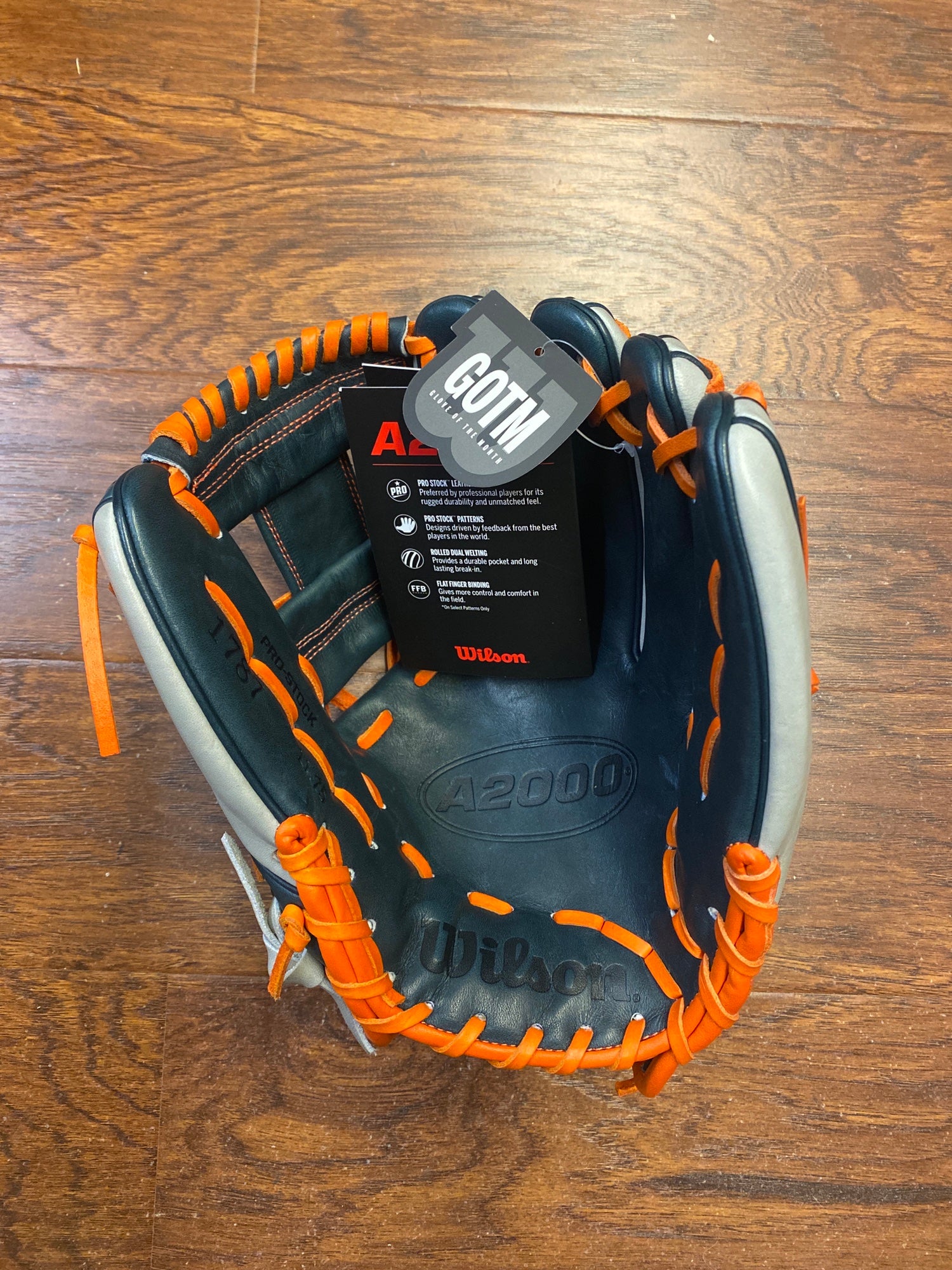 wilson a2000 CC1 11.75 baseball glove- Carlos Correa Game Model