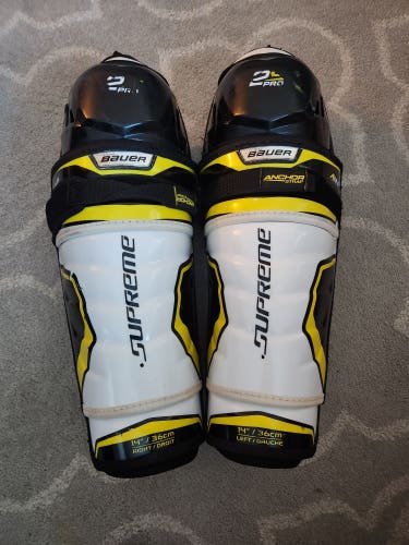 Used Bauer Supreme 2S Pro Shin Pads