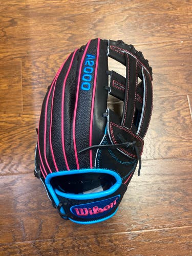 Wilson A2000 October 2019 GOTM 12.5” Slowpitch Softball Utility Glove Model SP125