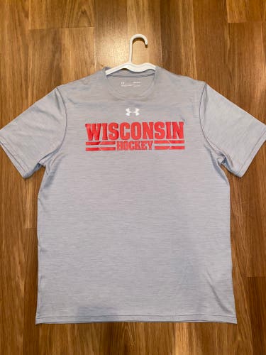 New Wisconsin Hockey Team Issued Under Armour Training Shirt Grey MD HEATGEAR