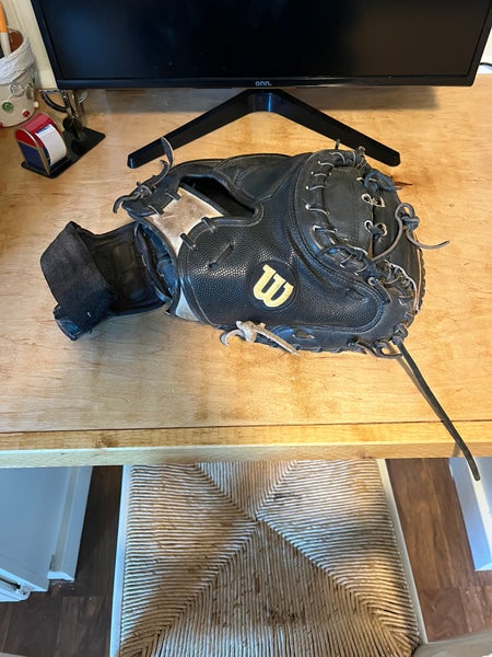 Used Right Hand Throw 33.5" A2000 Catcher's Glove