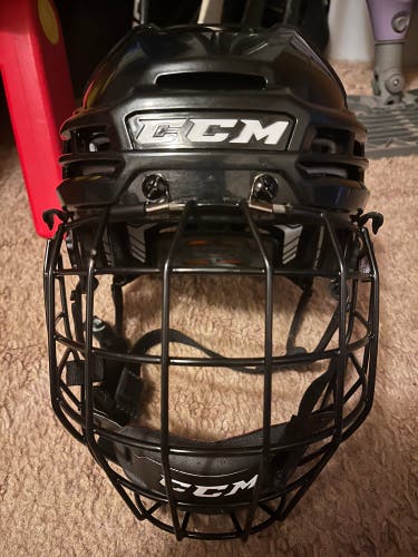 Used Medium CCM Pro Stock Tacks 910 Helmet