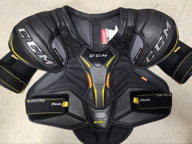 Used Senior Large CCM Tacks 9080 Shoulder Pads