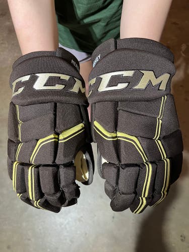 Pro Stock Hershey Bears CCM HGQLXP Gloves 15" used