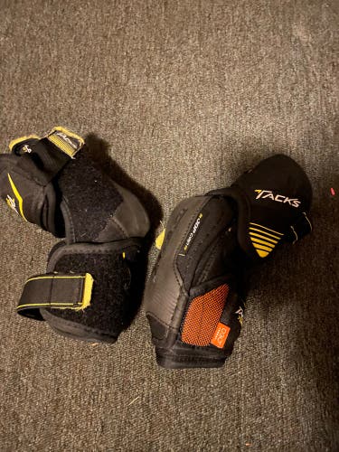 Used Large CCM  Tacks 7092 Elbow Pads