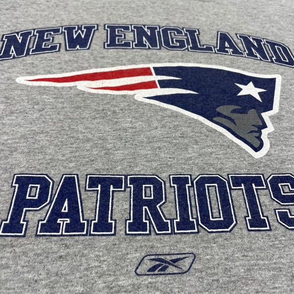 Nike Men's S NFL New England Patriots Long Sleeve T-Shirt Salute to  Service