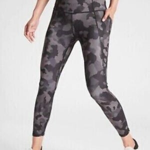 Athleta Lightning Camo 7/8 Tight Women's Black Gray Leggings Active Fitness Sz S