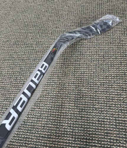 NEW Senior Right Handed P28 Pro Stock Vapor FlyLite Hockey Stick