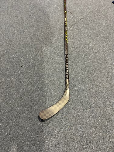 New Bauer Ag5ent Hockey Stick RH 87 Flex P92