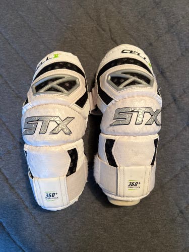 Used Medium STX Cell V Arm Pads