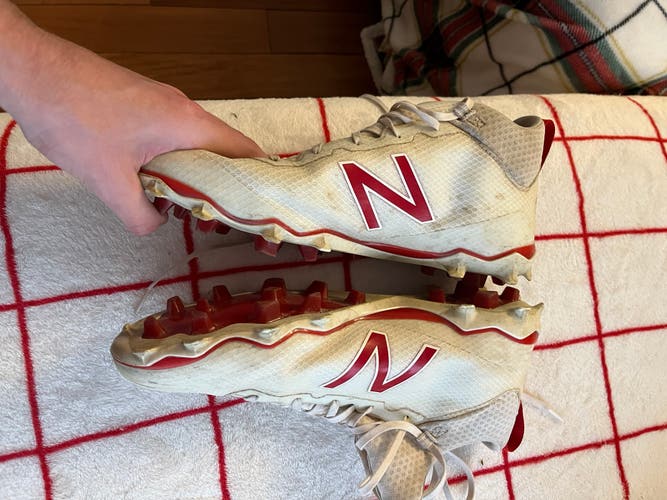 Red Men's Molded Cleats Mid Top Freeze