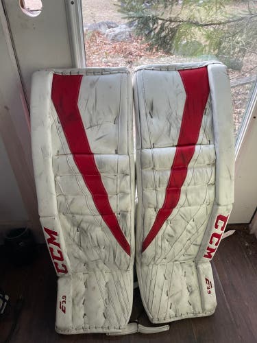 35 + 2 CCM Eflex 3.9 Goalie Leg Pads
