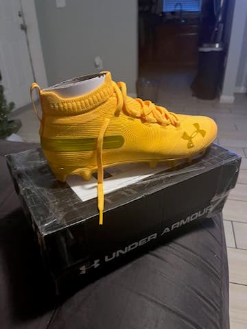 Unisex New Size 9(Women's 10) Molded Cleats Under Armour Mid Top Highlight